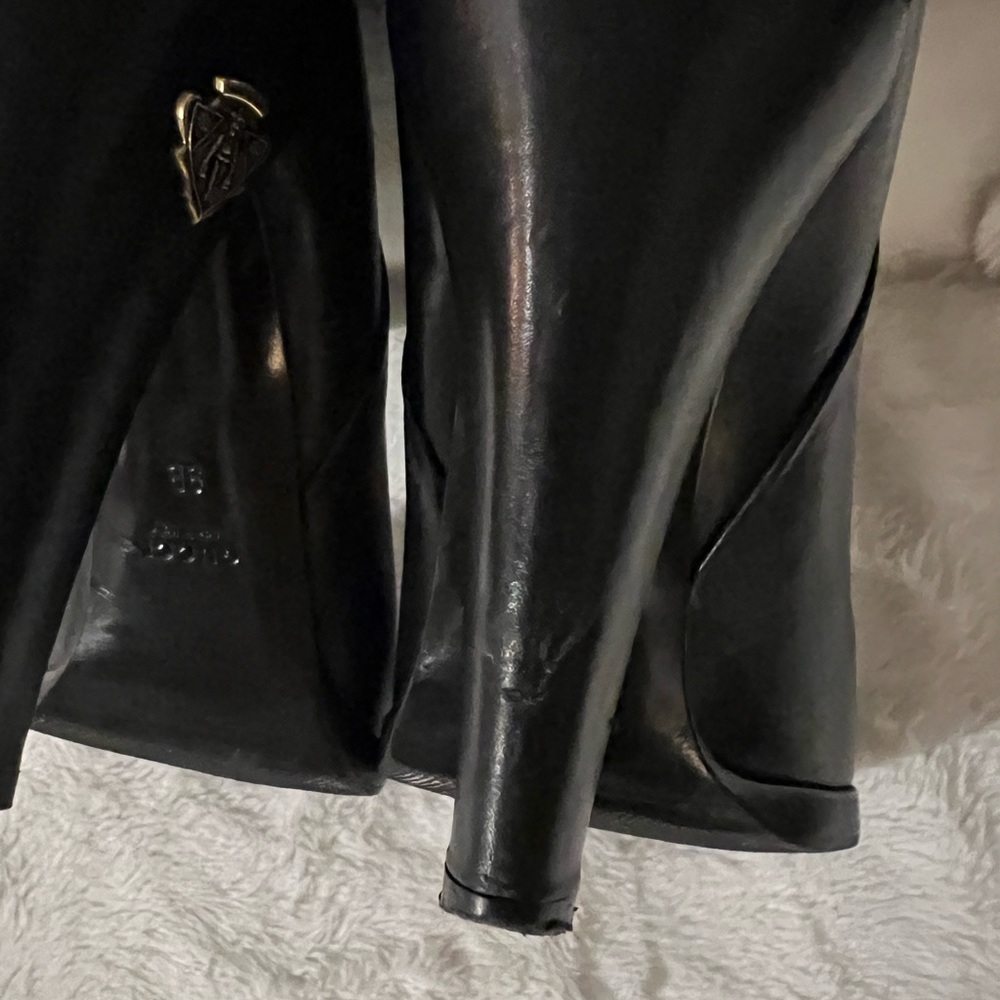 Gucci leather tall boots. Bee detail on one boot. See pics. Womens 9B. Great con - Picture 6 of 7